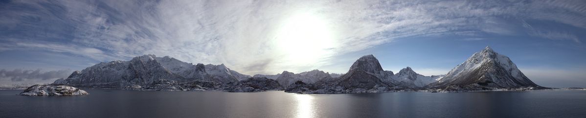 La chaîne de montagnes de l'archipel des Lofoten en Norvège