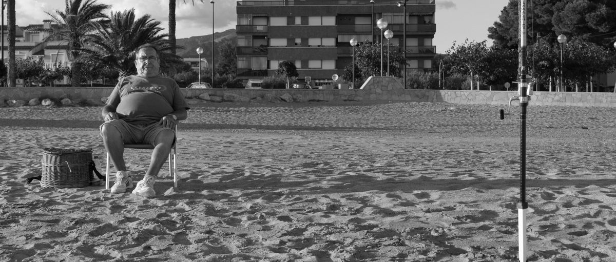 Le pêcheur sur la plage