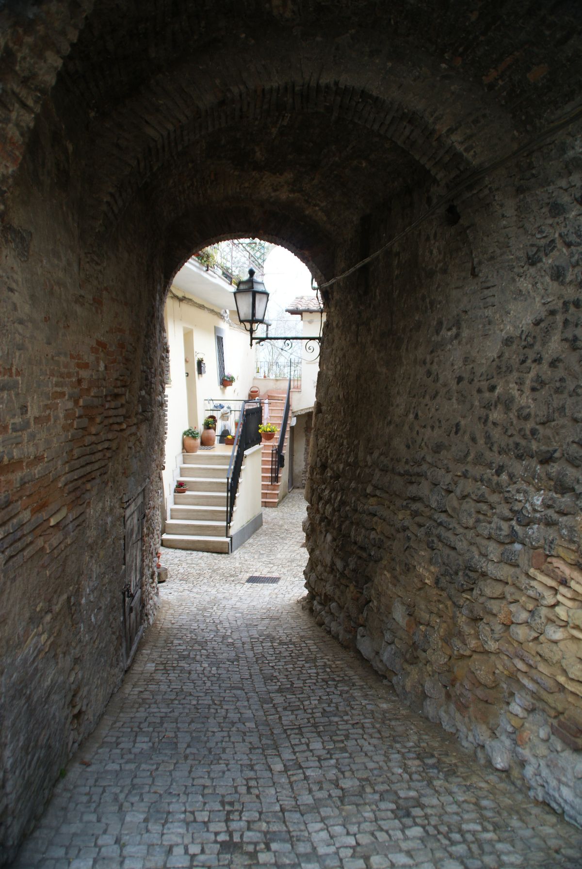 Steegje Roccantica. Italië. Sony A300