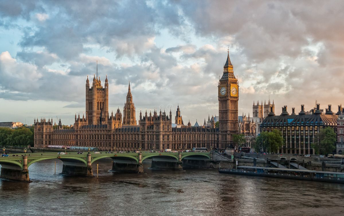 Le Palais de Westminster pris d'une nacelle de la «Millenium Wheel» juste avant le couché du soleil