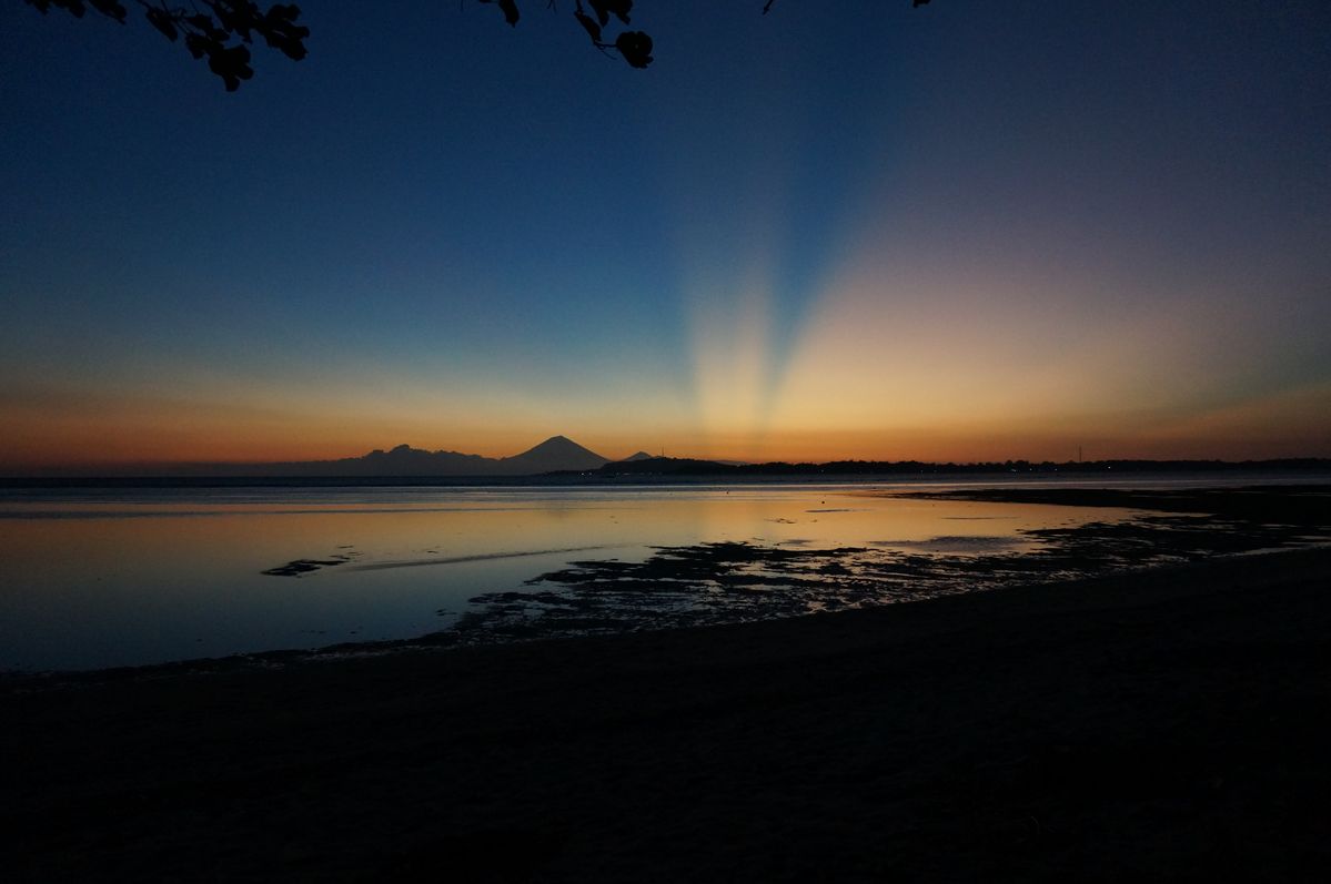 Voici un magnifique coucher de soleil sur la petite Ile de Gili Air près de Lombok en Indonesie. Chaque coucher de soleil est différent et chaque soir est un vrai spectacle...